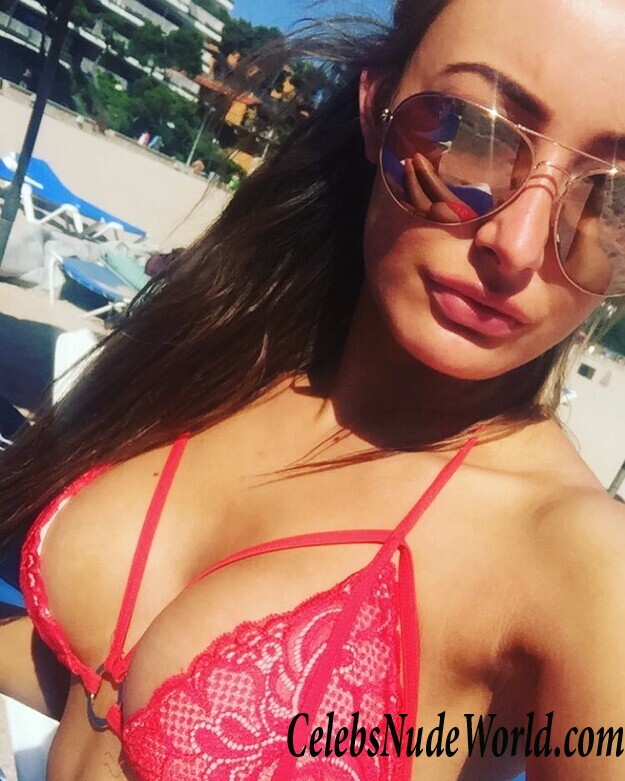 Chloe Crowhurst Erotic 65977