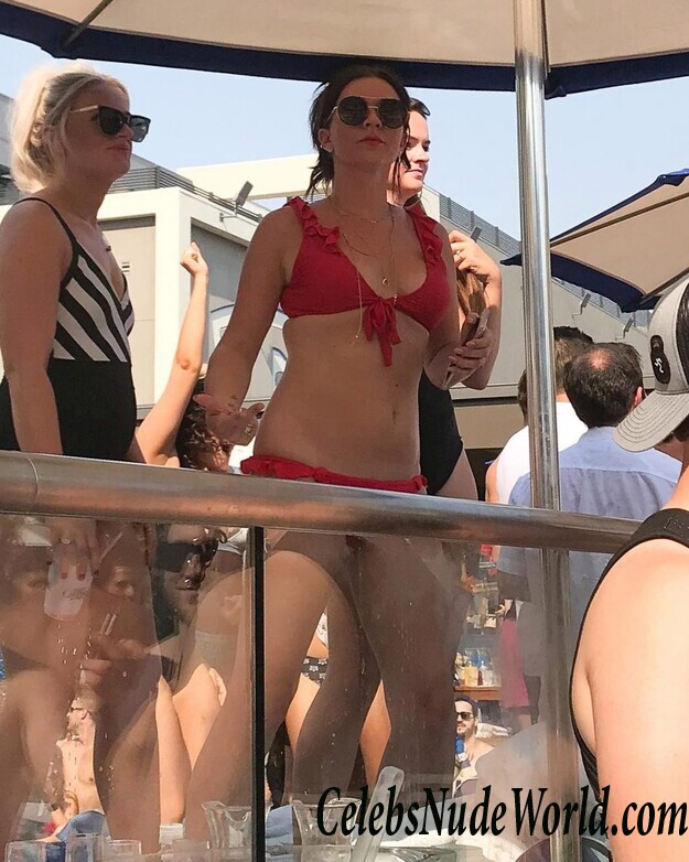 Candice Brown Bikini 65982