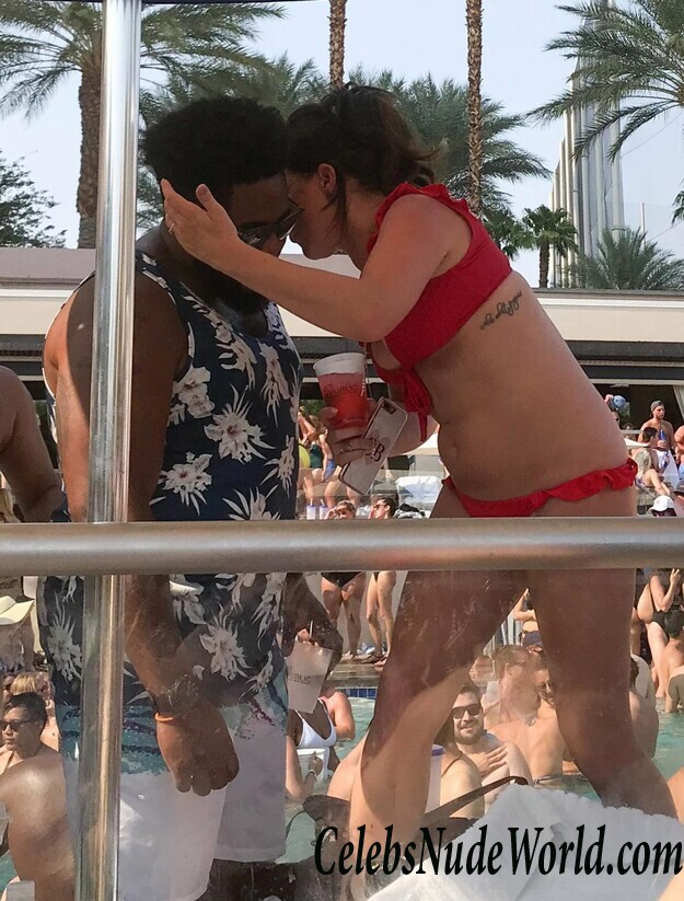 Candice Brown Bikini 65983