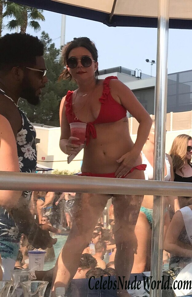 Candice Brown Bikini 65989