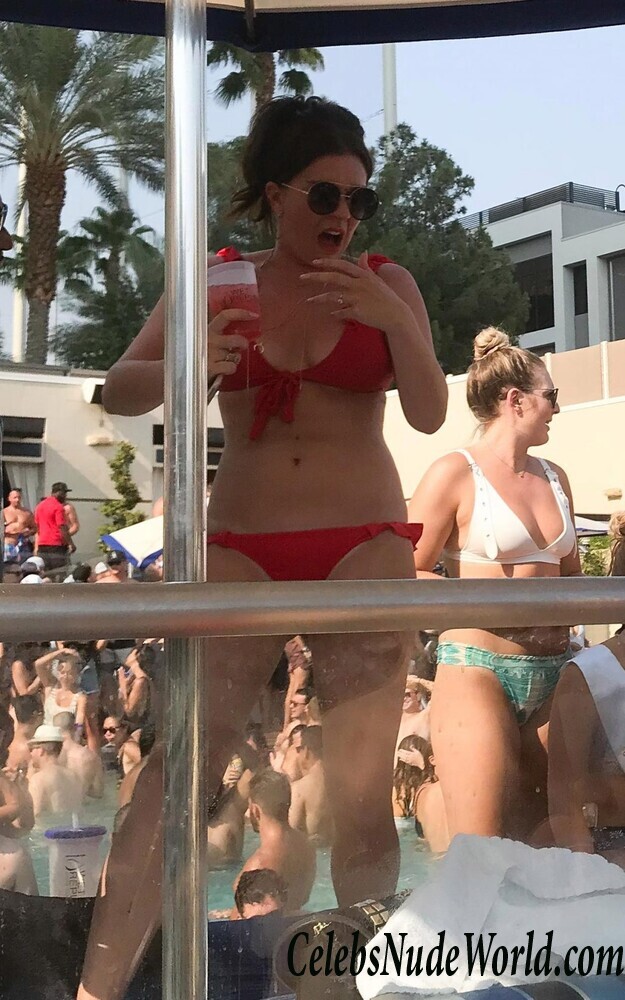 Candice Brown Bikini 65990