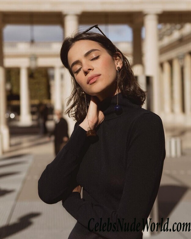 Bruna Marquezine Braless 66365