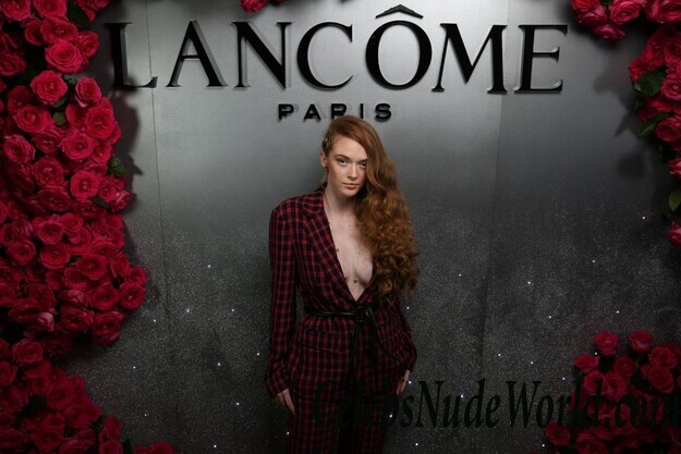 Camren Bicondova & Larsen Thompson Cleavage 66505