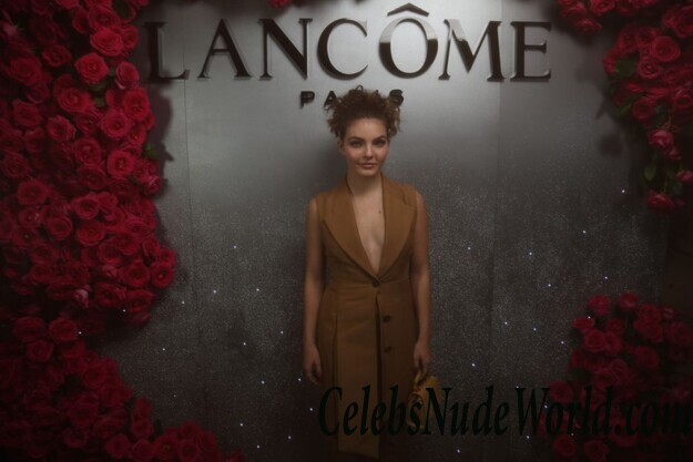 Camren Bicondova & Larsen Thompson Cleavage 66512