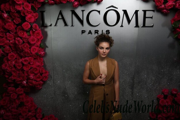 Camren Bicondova & Larsen Thompson Cleavage 66528