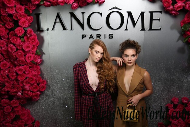 Camren Bicondova & Larsen Thompson Cleavage 66531
