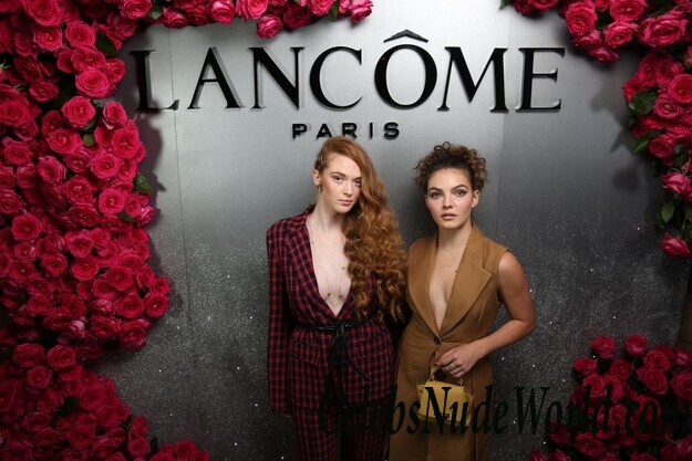 Camren Bicondova & Larsen Thompson Cleavage 66533