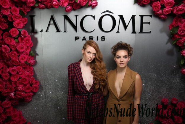 Camren Bicondova & Larsen Thompson Cleavage 66536