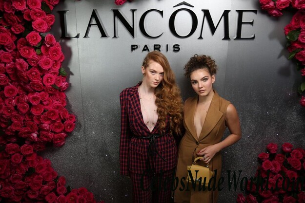 Camren Bicondova & Larsen Thompson Cleavage 66537