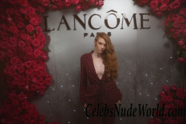 Camren Bicondova & Larsen Thompson Cleavage 66540