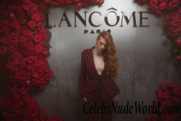 Camren Bicondova & Larsen Thompson Cleavage 66541