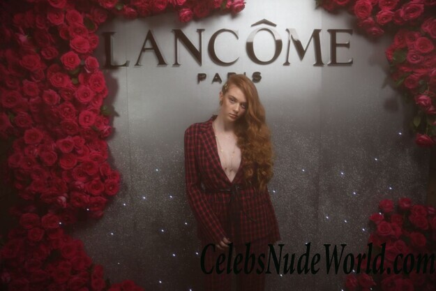 Camren Bicondova & Larsen Thompson Cleavage 66545