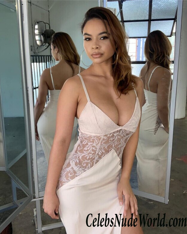 Crystal Westbrooks Cleavage 66623