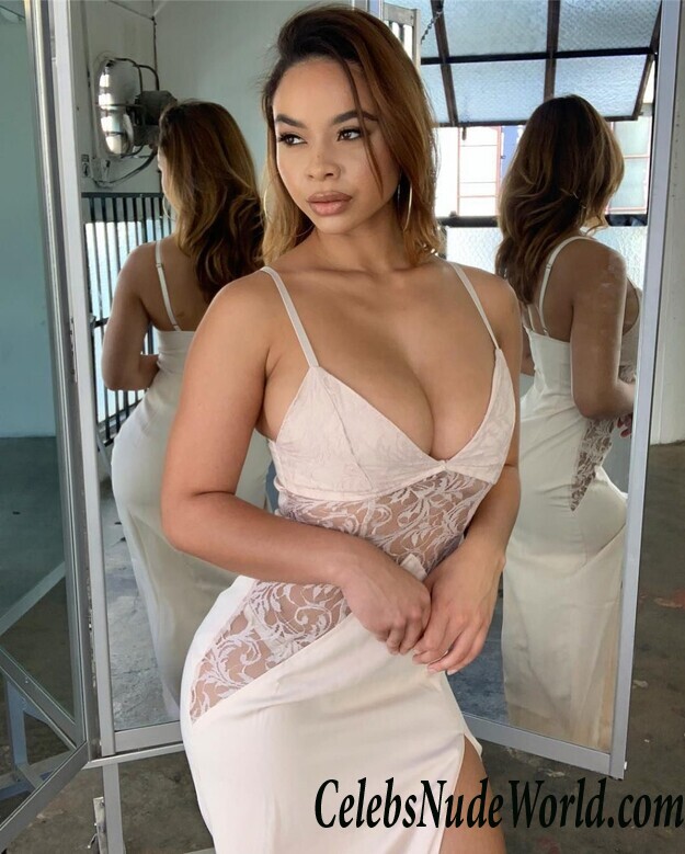 Crystal Westbrooks Cleavage 66627