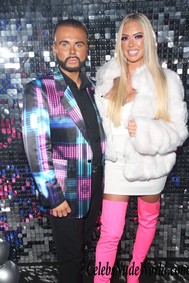 Demi Doyle Cleavage 66778