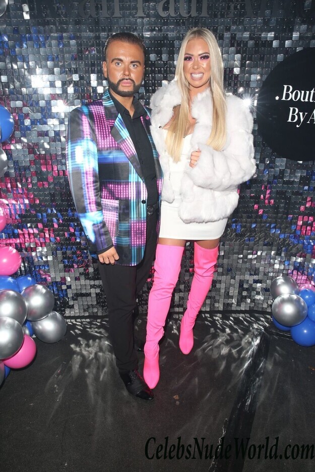 Demi Doyle Cleavage 66780