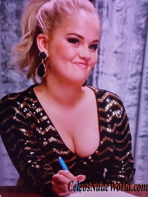 Debby Ryan Cleavage Photos 67124