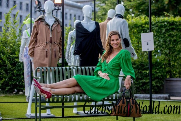 Dany Michalski Cleavage 67459