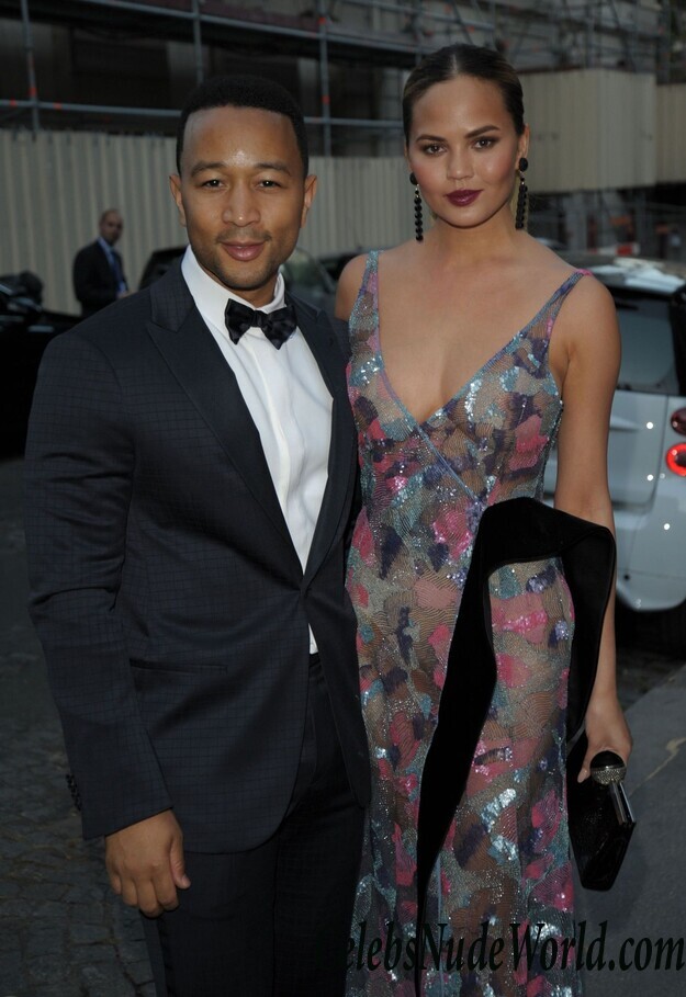 See through pics of Chrissy Teigen 67544