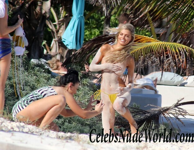 Danielle Knudson Topless 67597