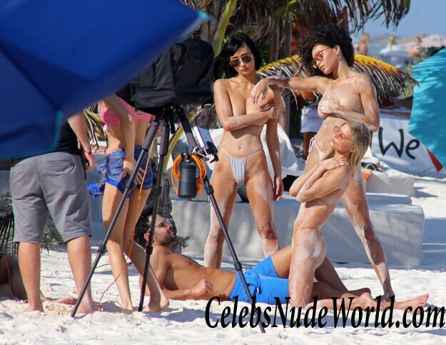 Danielle Knudson Topless 67599