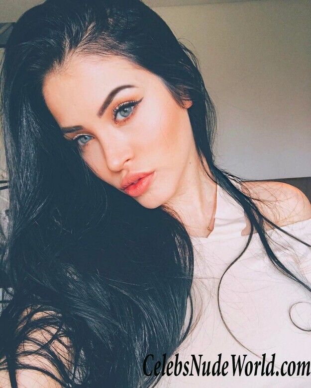 Claudia Alende Nude 67821
