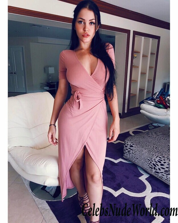 Claudia Alende Nude 67825