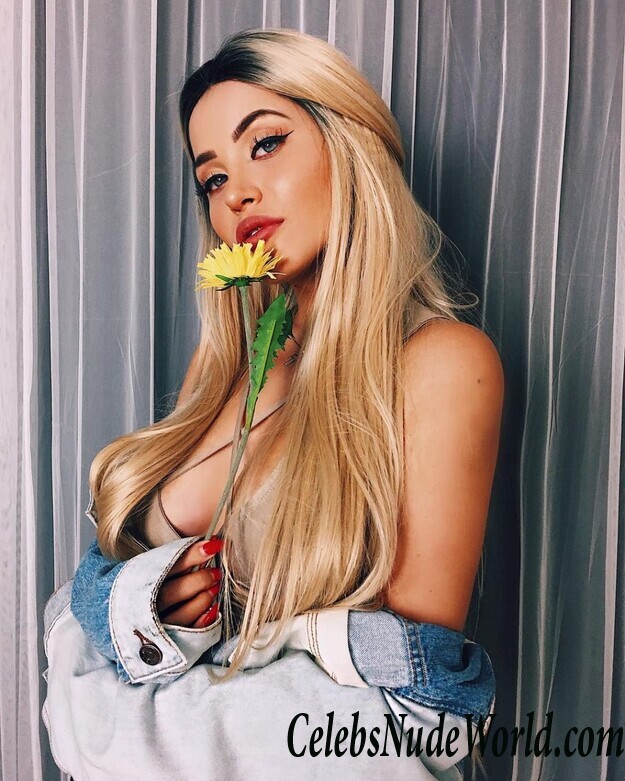 Claudia Alende Nude 67841