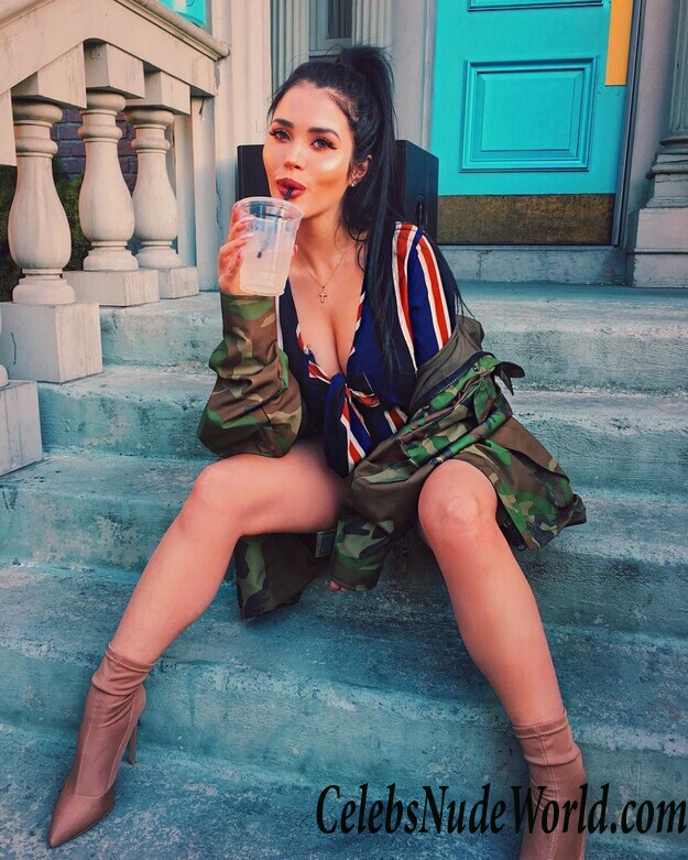 Claudia Alende Nude 67851