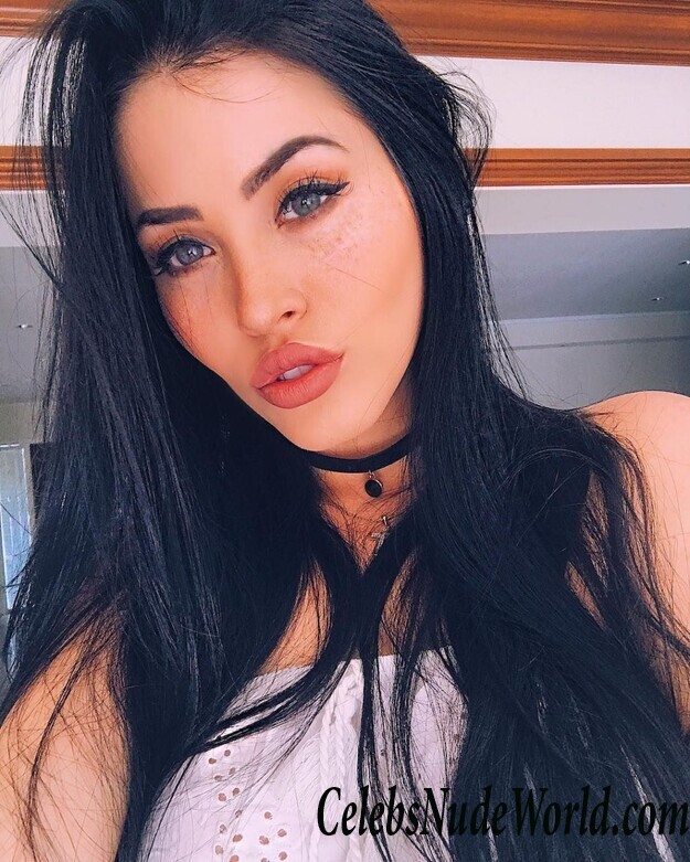 Claudia Alende Nude 67852