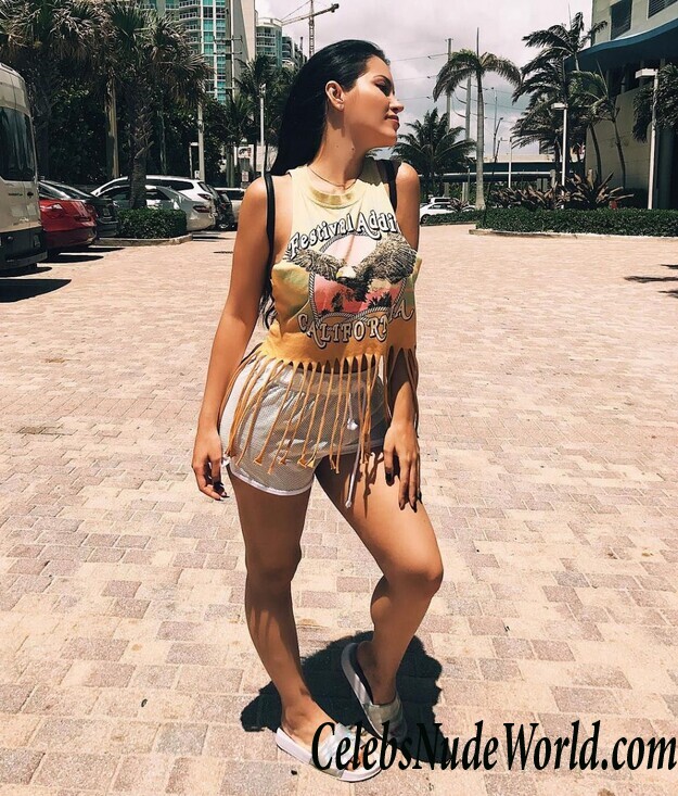 Claudia Alende Nude 67875