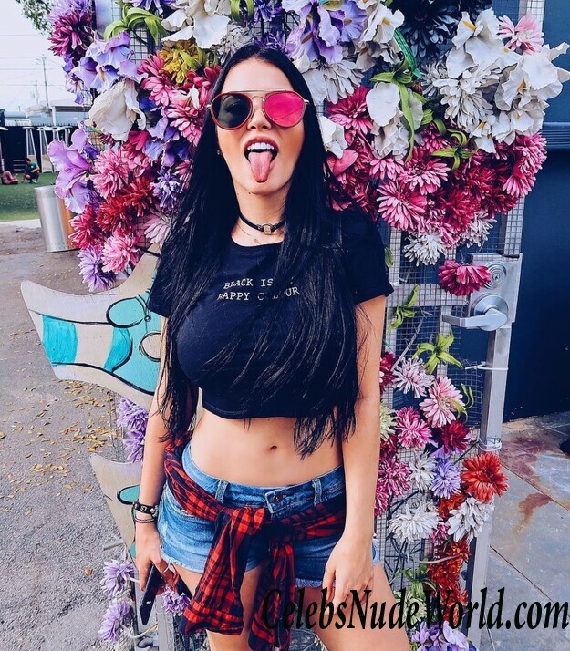 Claudia Alende Nude 67884