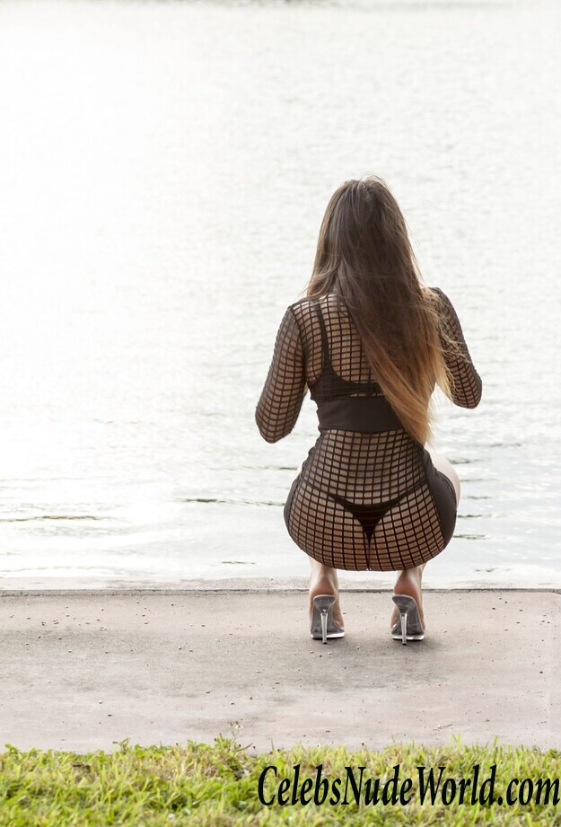 Claudia Romani Thong Photos 67955