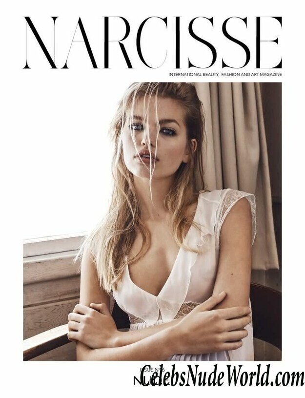 Daphne Groeneveld Flashing Her Beautiful Tits 68109