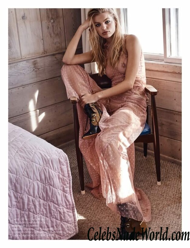 Daphne Groeneveld Flashing Her Beautiful Tits 68110