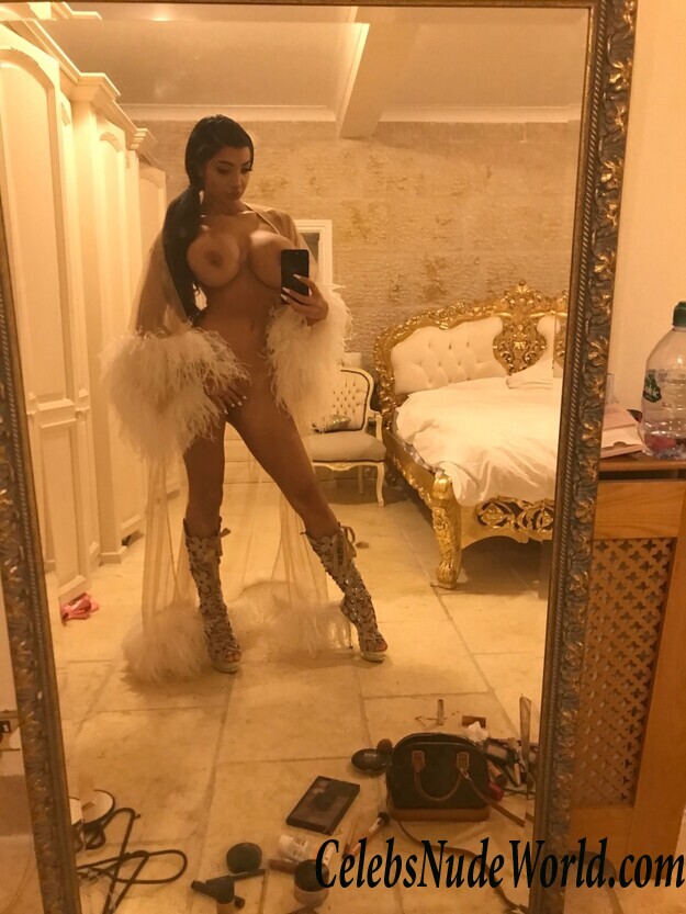 Chloe Khan Nude 68214