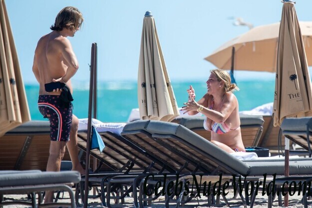 Claudine De Niro Bikini 68347