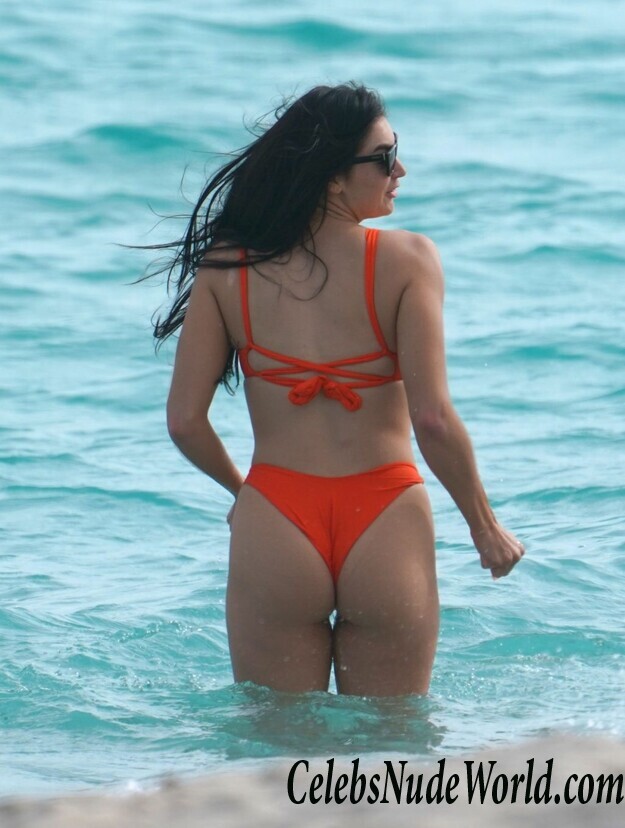 Claire Kittle Bikini 68356