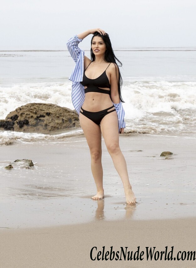 Claudia Alende Bikini 68703