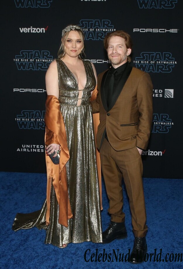 Clare Grant Cleavage 68828