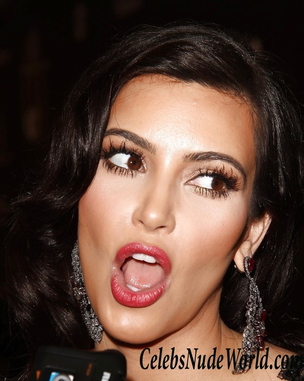 Big ass actress Kim Kardashian exposing her nude big booty 6883