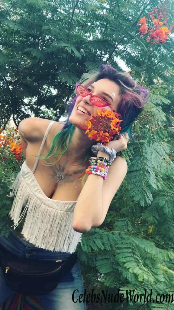 Dani Thorne Sexy 69135