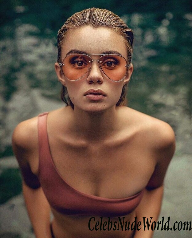 Claudia Thompson Sexy 69192