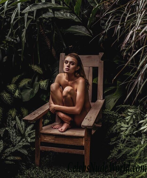 Claudia Thompson Sexy 69204