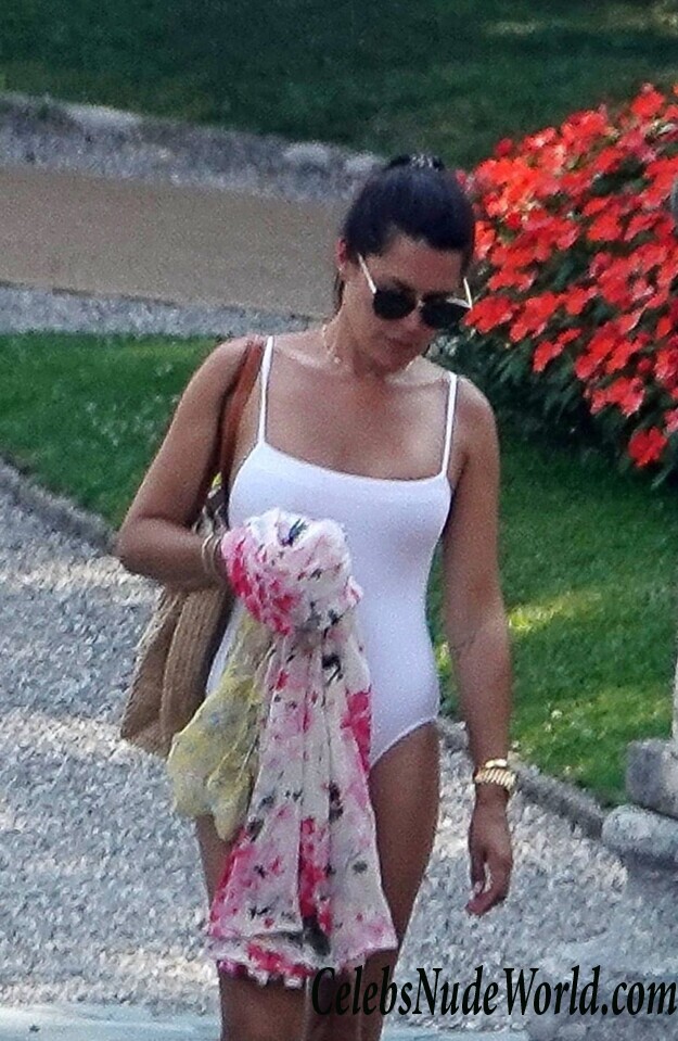 Danielle Bux Erotic 69236