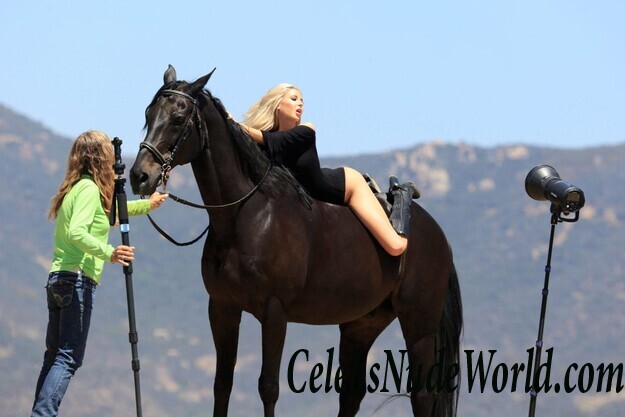 Daisy Lea Topless 69277