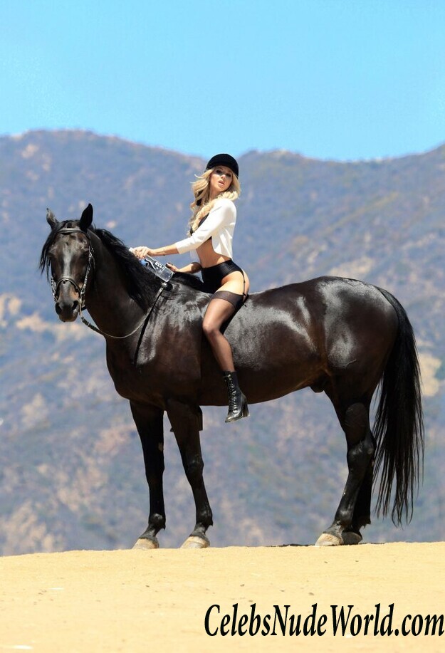 Daisy Lea Topless 69304