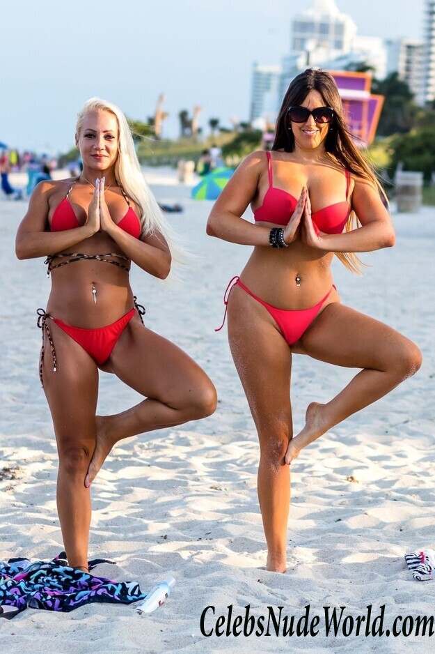 Claudia Romani & Daisy Jae Bikini 69370