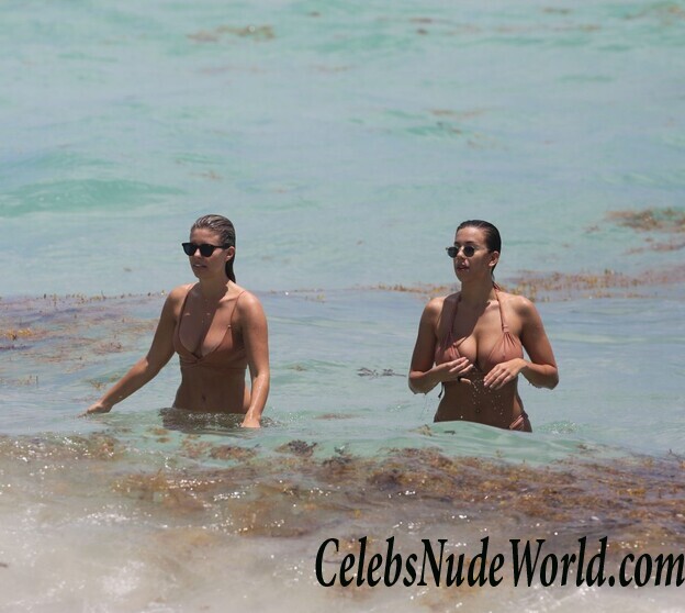 Natasha Oakley and Devin Brugman Are Pretty Much Perfect 69400