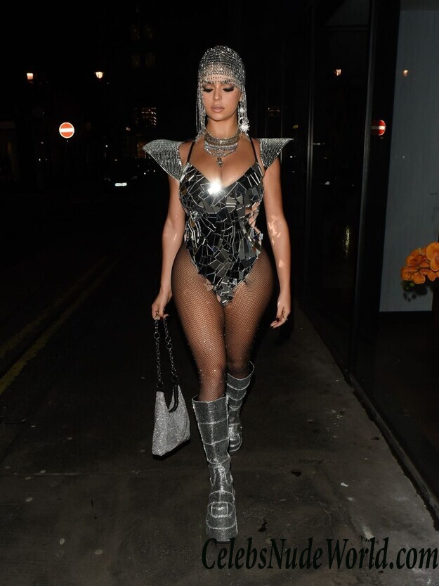 Demi Rose Cleavage 69480